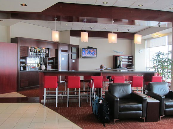 Air_Canada_Maple_Leaf_Lounge05