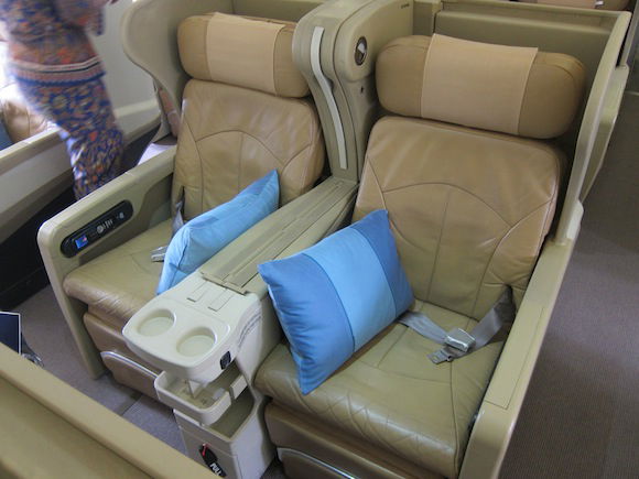 Singapore_Airlines_A330_Business_Class02