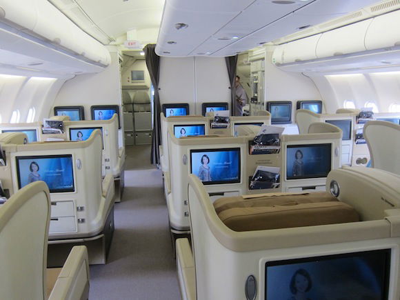 Singapore_Airlines_A330_Business_Class03