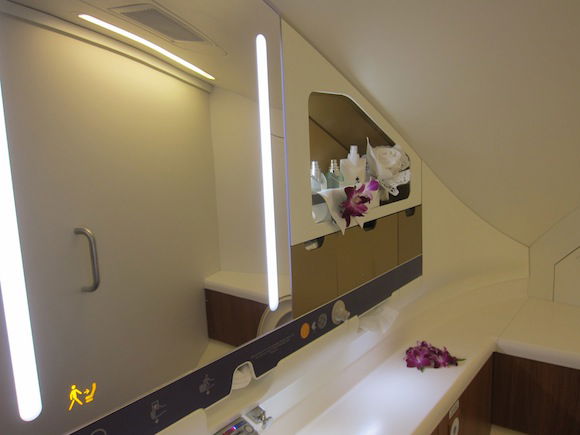 Thai_Airways_First_Class_A38011