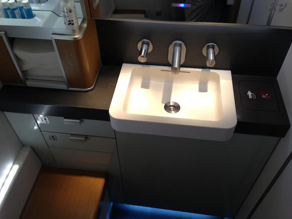 Lufthansa_7478_First_Class34