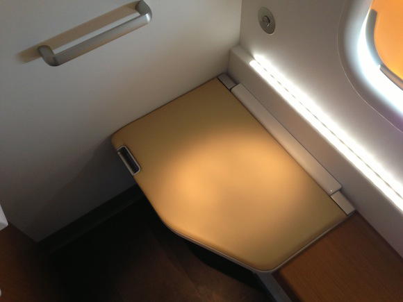 Lufthansa_7478_First_Class35