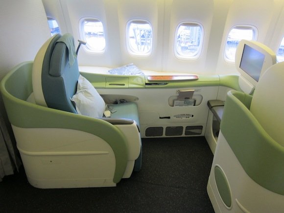 Korean-Air-777-First-Class-04