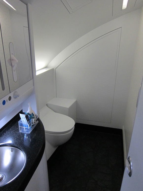 Korean-Air-A380-First-Class-075