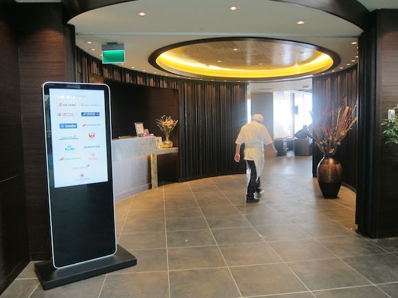Plaza-Premium-Lounge-Vancouver-06