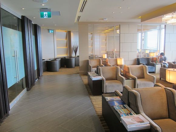 Plaza-Premium-Lounge-Vancouver-09