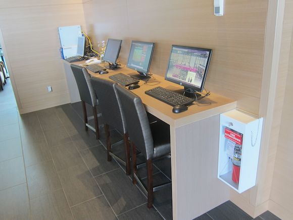 Plaza-Premium-Lounge-Vancouver-15