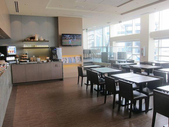 Plaza-Premium-Lounge-Vancouver-17