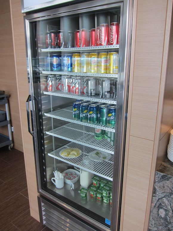 Plaza-Premium-Lounge-Vancouver-23