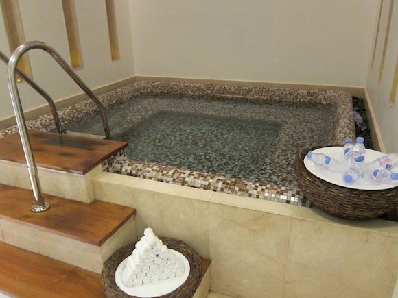 Qatar-Premium-Terminal-Hot-Tub