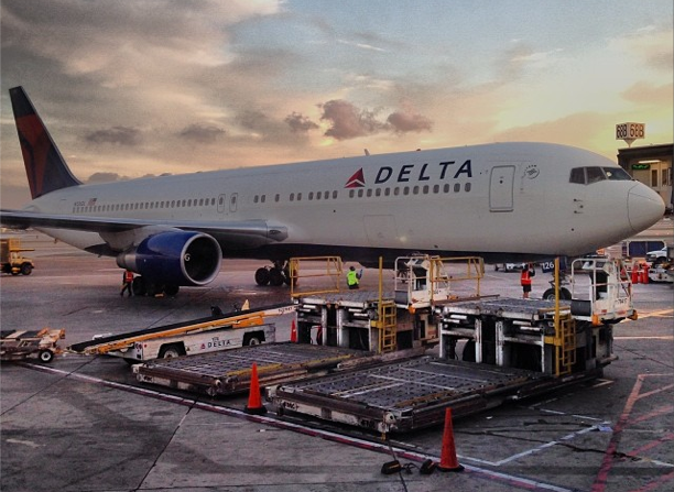 Delta plane at LAX