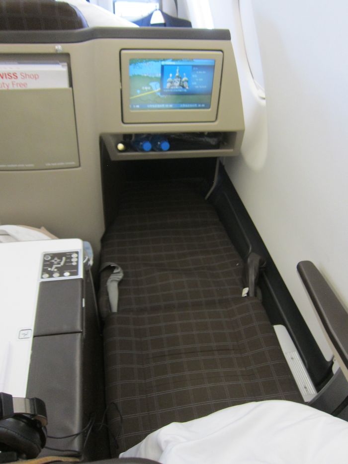 Swiss-A330-Business-Class-05