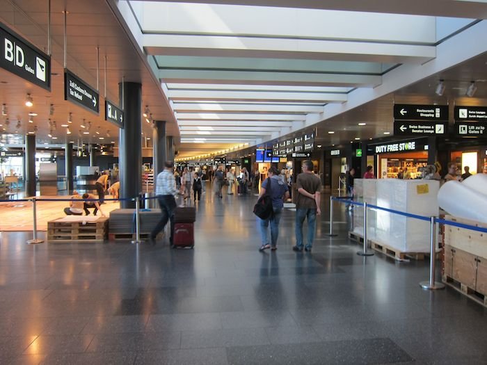 Swiss-Panorama-Lounge-Zurich-Airport-04