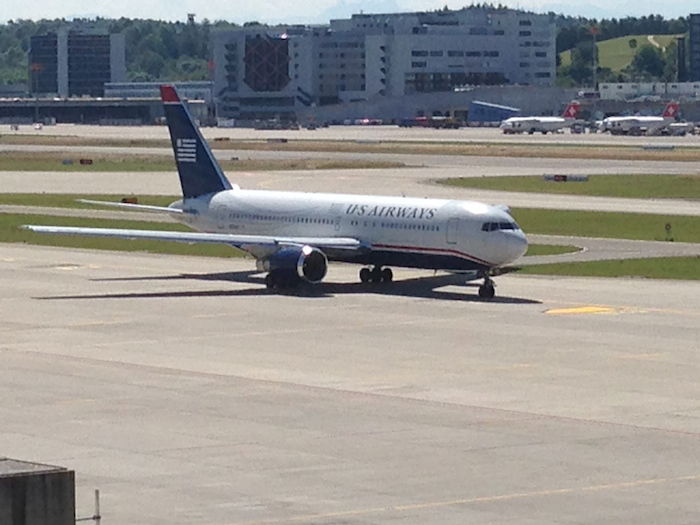 US767ZRHTaxi