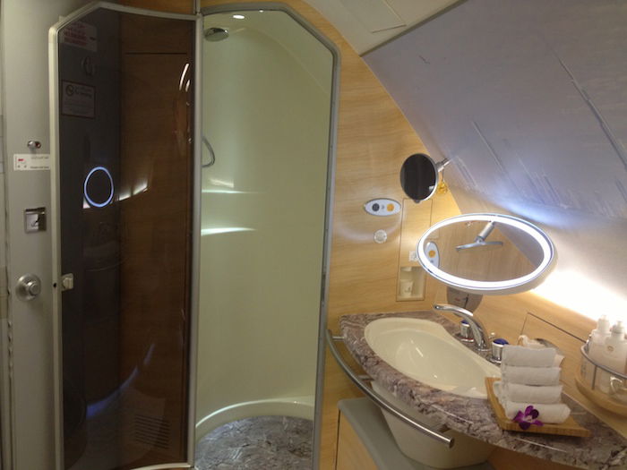 Emirates-Shower-2