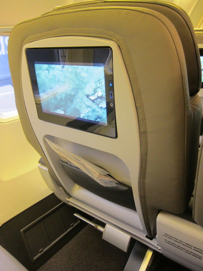 Icelandair-Business-Class-7