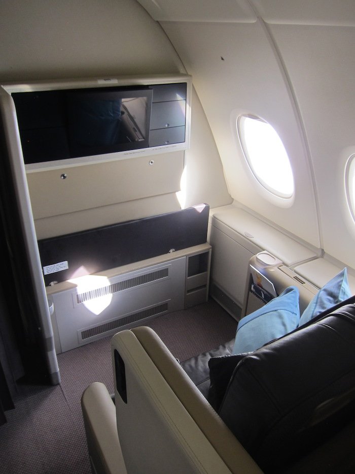 Singapore-Airlines-A380-Business-Class-10