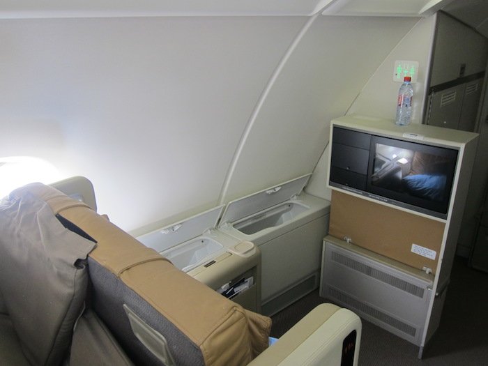 Singapore-Airlines-A380-Business-Class-12