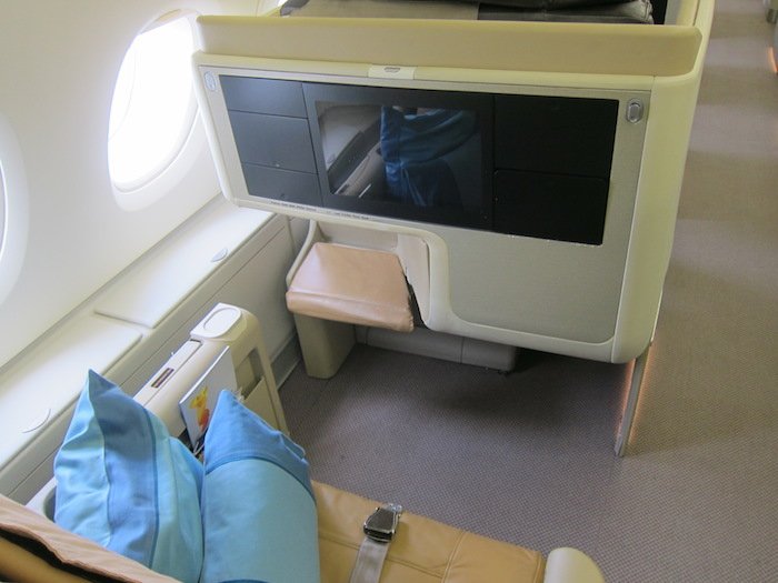 Singapore-Airlines-A380-Business-Class-4