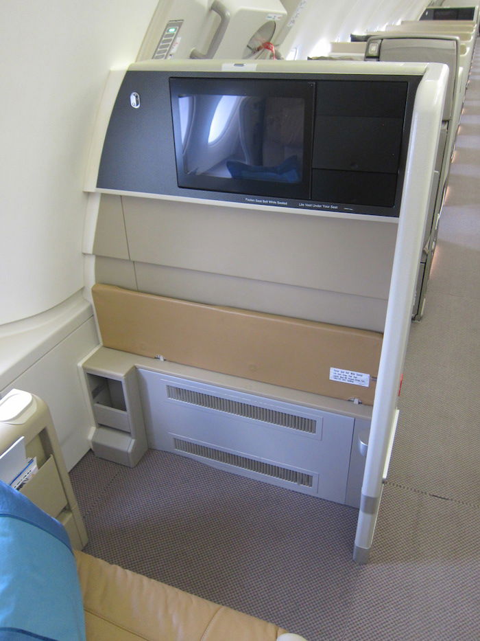 Singapore-Airlines-A380-Business-Class-7