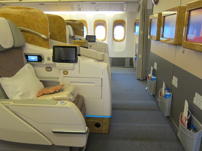 Emirates-777-Business-Class-2