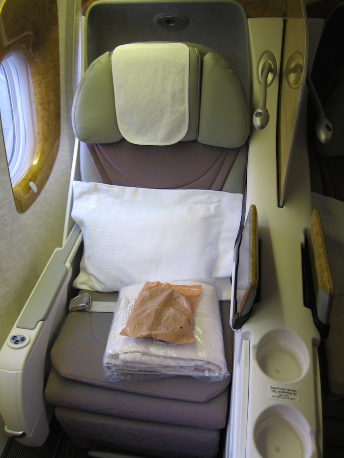 Emirates-777-Business-Class-3