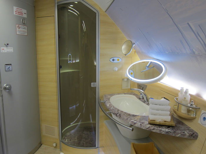 Emirates-A380-Shower