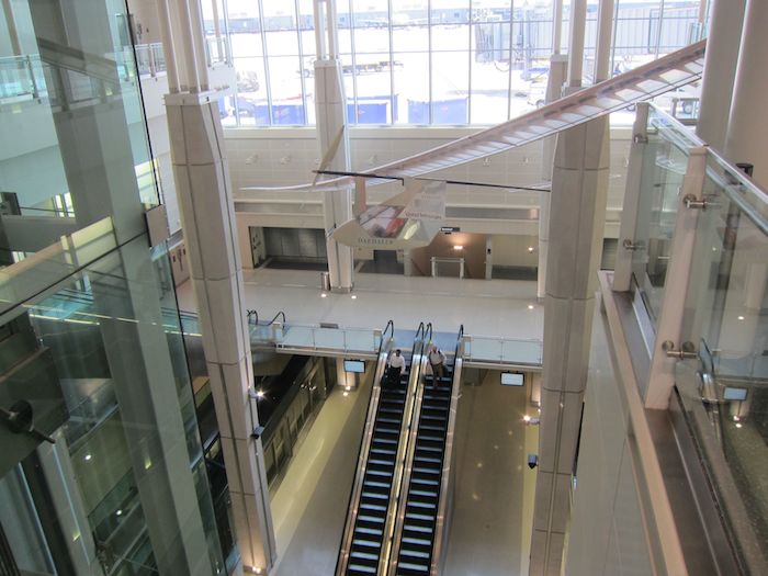 Lufthansa-Senator-Lounge-Washington-Dulles-03