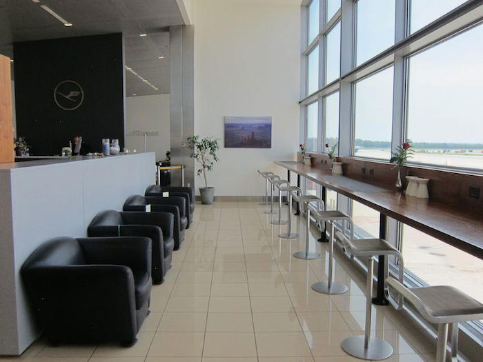 Lufthansa-Senator-Lounge-Washington-Dulles-09