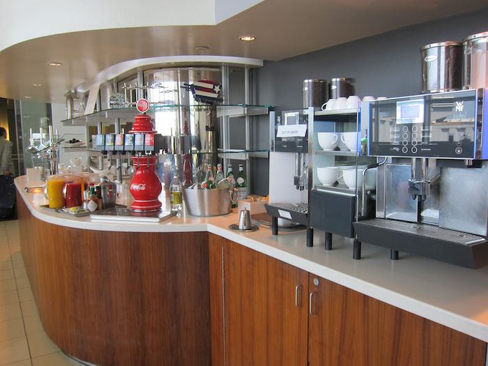 Lufthansa-Senator-Lounge-Washington-Dulles-15