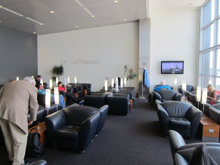 Lufthansa-Senator-Lounge-Washington-Dulles-19