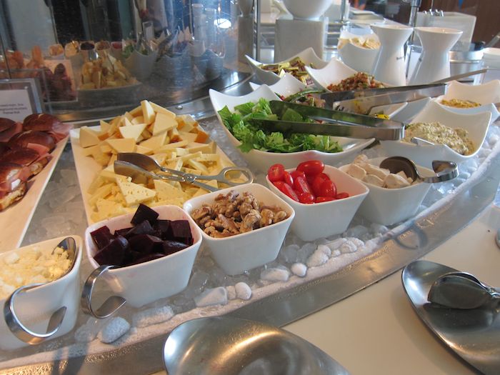 Lufthansa-Senator-Lounge-Washington-Dulles-23