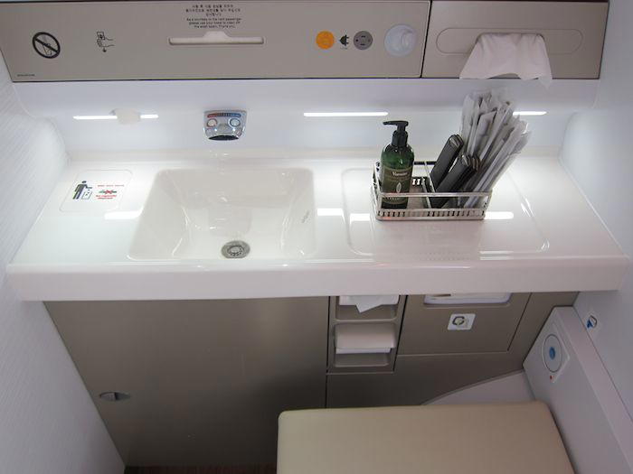 Asiana-A380-First-Class-028