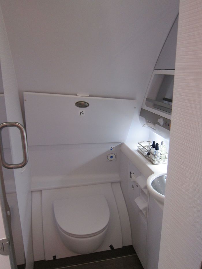 Asiana-A380-First-Class-094