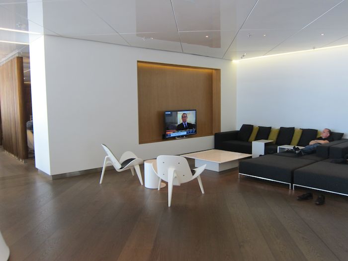 Cathay-Pacific-The-Bridge-Lounge-20