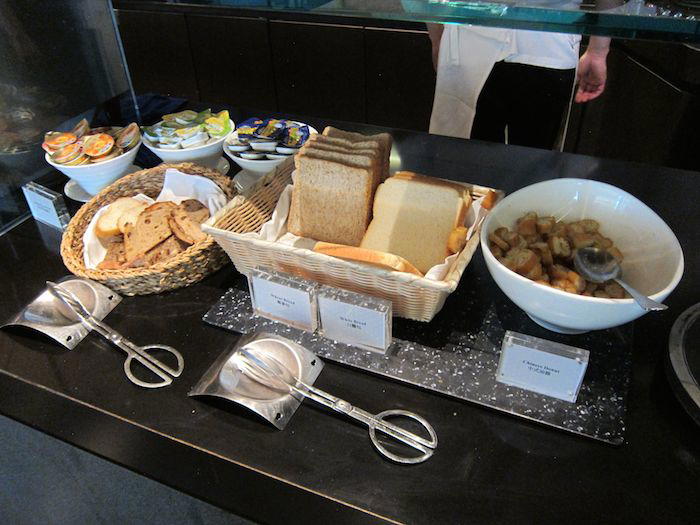 Cathay-Pacific-The-Bridge-Lounge-41