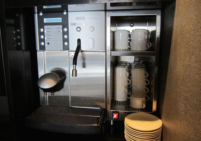 Cathay-Pacific-The-Bridge-Lounge-46