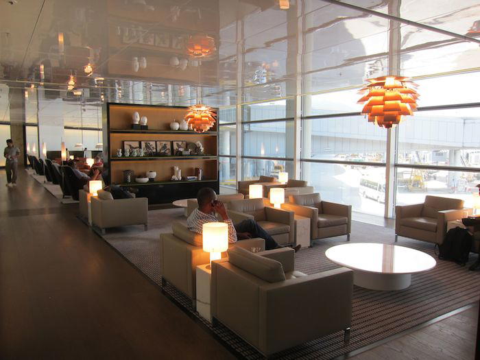 Cathay-Pacific-The-Bridge-Lounge-49