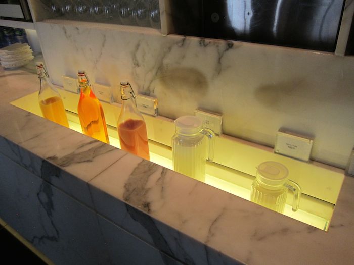 Cathay-Pacific-The-Bridge-Lounge-53