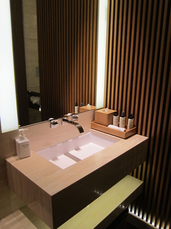 Cathay-Pacific-The-Bridge-Lounge-66
