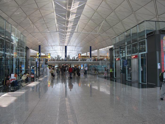 Cathay-Pacific-The-Wing-Lounge-01