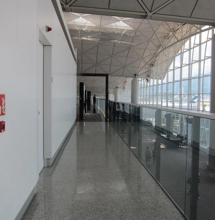 Cathay-Pacific-The-Wing-Lounge-02