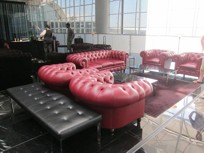 Cathay-Pacific-The-Wing-Lounge-03