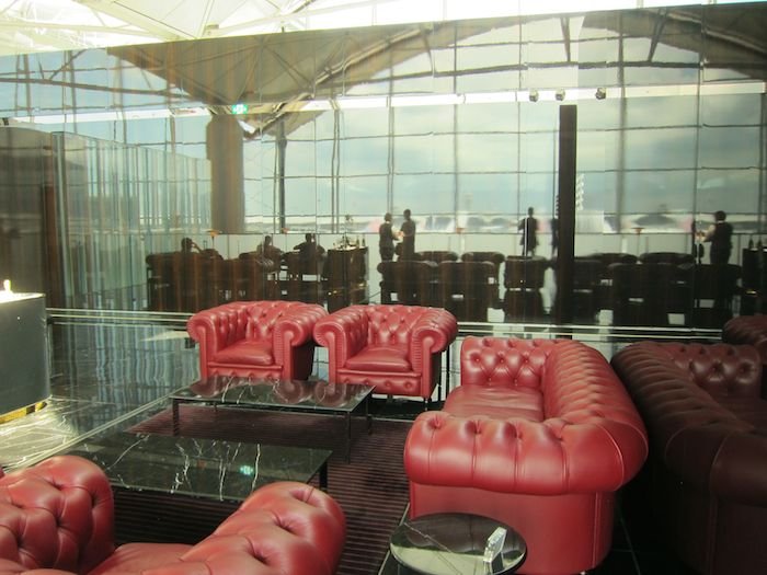 Cathay-Pacific-The-Wing-Lounge-04