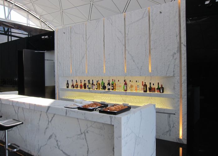 Cathay-Pacific-The-Wing-Lounge-10