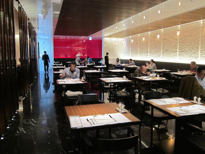 Cathay-Pacific-The-Wing-Lounge-12
