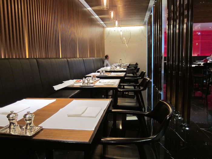 Cathay-Pacific-The-Wing-Lounge-13