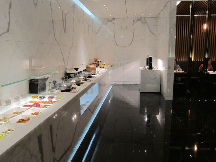Cathay-Pacific-The-Wing-Lounge-16