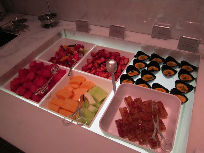 Cathay-Pacific-The-Wing-Lounge-18