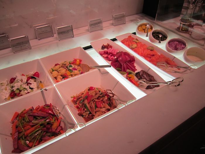 Cathay-Pacific-The-Wing-Lounge-19